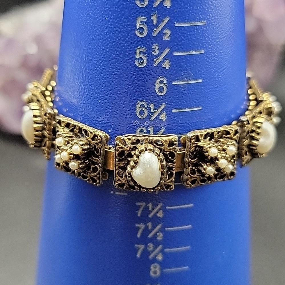 Elegant VTG Gold Tone and Square 10 Panel Filigree Faux Pearl Link Bracelet. - Picture 8 of 11